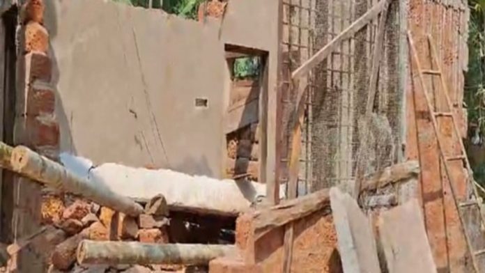 കോൺക്രീറ്റ് സ്ലാബ് വീണ് ഇതര സംസ്ഥാന തൊഴിലാളി മരിച്ചു കോൺക്രീറ്റ് സ്ലാബ് വീണ് ഇതര സംസ്ഥാന തൊഴിലാളി മരിച്ചു