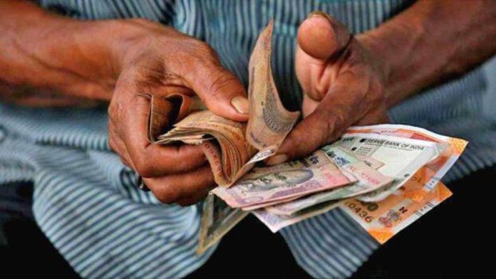 ക്ഷേമ പെന്ഷന് തട്ടിപ്പ് : പൊതുഭരണ വകുപ്പിലെ ആറു ജീവനക്കാര്ക്ക് നോട്ടീസ് ക്ഷേമ പെന്ഷന് തട്ടിപ്പ് : പൊതുഭരണ വകുപ്പിലെ ആറു ജീവനക്കാര്ക്ക് നോട്ടീസ്