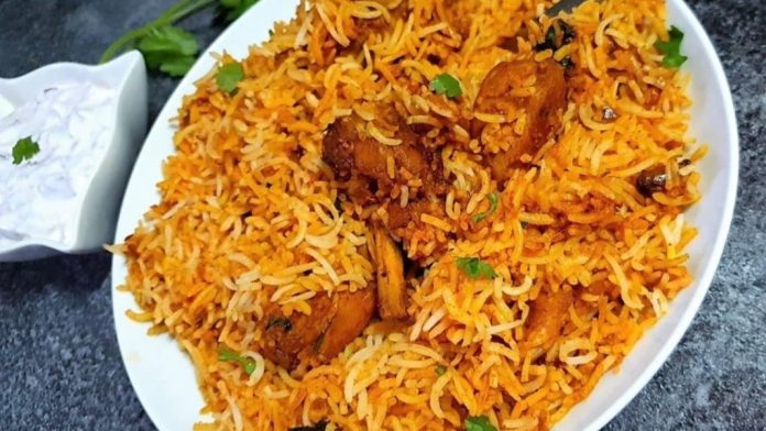 ബിരിയാണിയിൽ ചത്ത പല്ലി ; ഹോട്ടൽ അടപ്പിച്ചു ബിരിയാണിയിൽ ചത്ത പല്ലി ; ഹോട്ടൽ അടപ്പിച്ചു