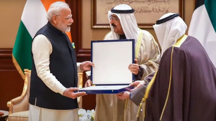 കുവൈറ്റില് പ്രധാനമന്ത്രി നരേന്ദ്ര മോദിക്ക് പരമോന്നത ബഹുമതി കുവൈറ്റില് പ്രധാനമന്ത്രി നരേന്ദ്ര മോദിക്ക് പരമോന്നത ബഹുമതി
