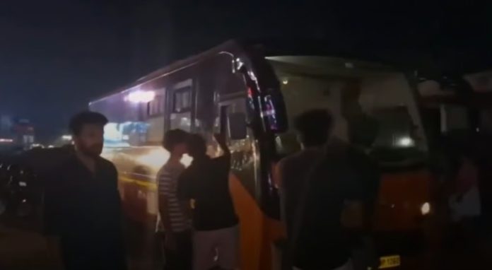 നിർത്തിയിട്ടിരുന്ന കാരവനിൽ രണ്ട് മൃതദേഹങ്ങൾ കണ്ടെത്തി നിർത്തിയിട്ടിരുന്ന കാരവനിൽ രണ്ട് മൃതദേഹങ്ങൾ കണ്ടെത്തി