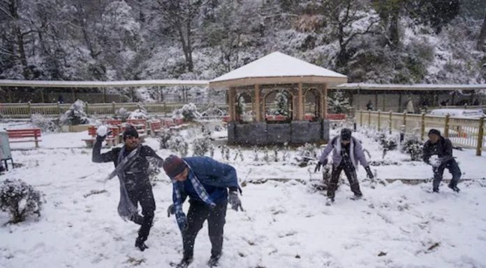 മണാലിയിൽ മഞ്ഞുവീഴ്ച ; 4 മരണം മണാലിയിൽ മഞ്ഞുവീഴ്ച ; 4 മരണം