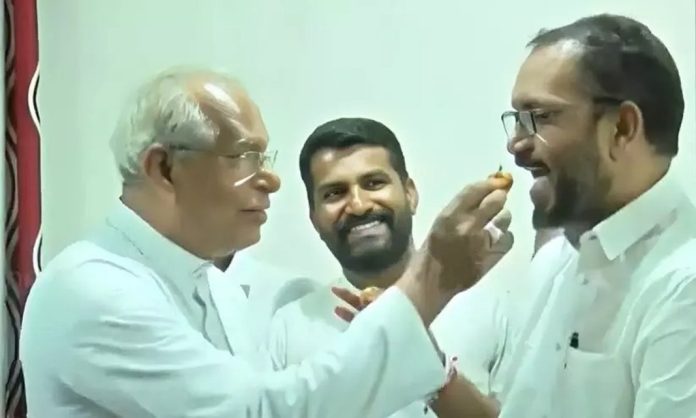 തൃശൂർ അതിരൂപതാ ആസ്ഥാനത്തെത്തി ബിഷപ്പിനെ കണ്ട് കെ. സുരേന്ദ്രൻ തൃശൂർ അതിരൂപതാ ആസ്ഥാനത്തെത്തി ബിഷപ്പിനെ കണ്ട് കെ. സുരേന്ദ്രൻ