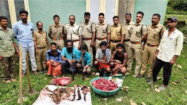 പുള്ളിമാൻ ഇറച്ചിയുമായി മാൻവേട്ട സംഘം : അന്വേഷണം ഊർജ്ജിതമാക്കി വനംവകുപ്പ് പുള്ളിമാൻ ഇറച്ചിയുമായി മാൻവേട്ട സംഘം : അന്വേഷണം ഊർജ്ജിതമാക്കി വനംവകുപ്പ്