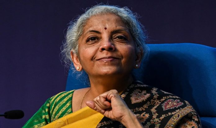 ആദായ നികുതിയിൽ ഇളവ് നൽകാൻ സാധ്യത : കേന്ദ്ര ബജറ്റിൽ പ്രഖ്യാപനമുണ്ടായേക്കും ആദായ നികുതിയിൽ ഇളവ് നൽകാൻ സാധ്യത : കേന്ദ്ര ബജറ്റിൽ പ്രഖ്യാപനമുണ്ടായേക്കും