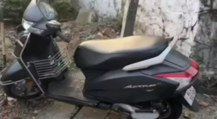 സ്കൂട്ടർ യാത്രികനെ ആക്രമിച്ച് 20 ലക്ഷം തട്ടിയെടുത്തു സ്കൂട്ടർ യാത്രികനെ ആക്രമിച്ച് 20 ലക്ഷം തട്ടിയെടുത്തു