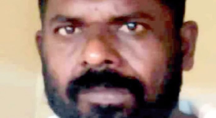 ഫ്യൂസ് ഊരിയ വൈദ്യുതി ബോർഡ് ജീവനക്കാരെ മർദിച്ച ഗുണ്ടയെ അറസ്റ്റ് ചെയ്തു ഫ്യൂസ് ഊരിയ വൈദ്യുതി ബോർഡ് ജീവനക്കാരെ മർദിച്ച ഗുണ്ടയെ അറസ്റ്റ് ചെയ്തു