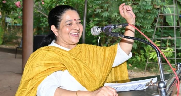വീണത് പത്തടി ഉയരത്തിൽനിന്ന്, കോൺക്രീറ്റ് പാളിയിൽ മുഖമിടിച്ചു; തലക്ക് ഗുരുതര പരിക്ക് ; ഉമാ തോമസ് നിലവിൽ വെന്റിലേറ്ററിൽ വീണത് പത്തടി ഉയരത്തിൽനിന്ന്, കോൺക്രീറ്റ് പാളിയിൽ മുഖമിടിച്ചു; തലക്ക് ഗുരുതര പരിക്ക് ; ഉമാ തോമസ് നിലവിൽ വെന്റിലേറ്ററിൽ