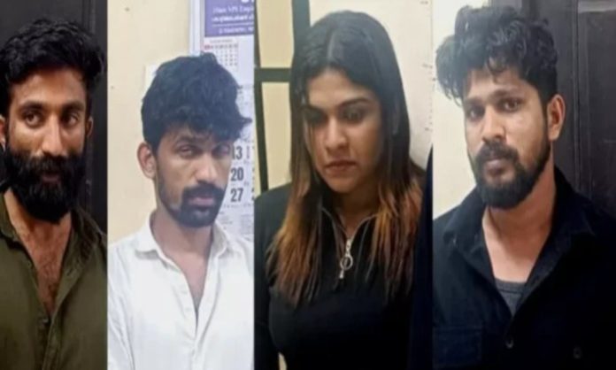 യുവതിയും മൂന്ന് യുവാക്കളും മയക്കുമരുന്നുമായി പിടിയിൽ യുവതിയും മൂന്ന് യുവാക്കളും മയക്കുമരുന്നുമായി പിടിയിൽ
