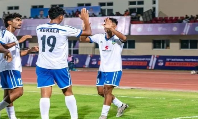 മണിപ്പുരിനെ വീഴ്ത്തി കേരളം സന്തോഷ് ട്രോഫി ഫൈനലില് മണിപ്പുരിനെ വീഴ്ത്തി കേരളം സന്തോഷ് ട്രോഫി ഫൈനലില്