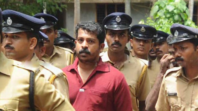 ടി പി ചന്ദ്രശേഖരൻ വധക്കേസ് ; കൊടി സുനിക്ക് പരോൾ അനുവദിച്ചു ടി പി ചന്ദ്രശേഖരൻ വധക്കേസ് ; കൊടി സുനിക്ക് പരോൾ അനുവദിച്ചു