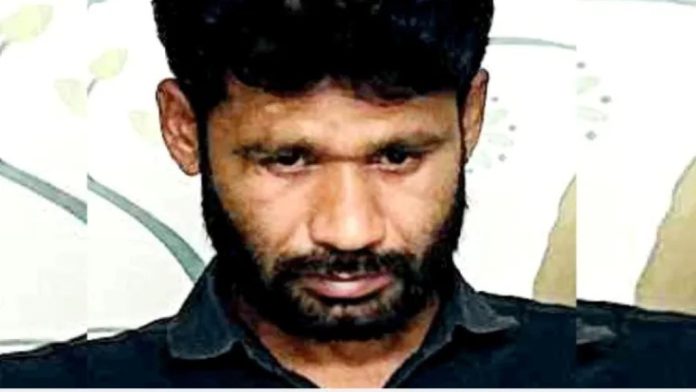 1.5 കിലോ കഞ്ചാവുമായി റെയില്വേ പാന്ട്രി ജീവനക്കാരന് അറസ്റ്റില് 1.5 കിലോ കഞ്ചാവുമായി റെയില്വേ പാന്ട്രി ജീവനക്കാരന് അറസ്റ്റില്