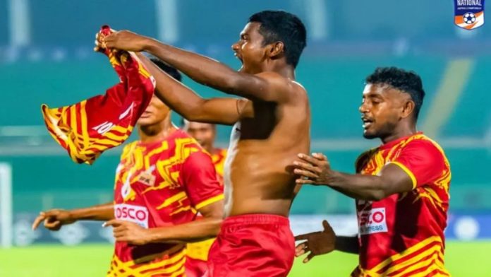 സന്തോഷ് ട്രോഫിയില് കേരളത്തെ വീഴ്ത്തി ബംഗാളിന് കിരീടം സന്തോഷ് ട്രോഫിയില് കേരളത്തെ വീഴ്ത്തി ബംഗാളിന് കിരീടം