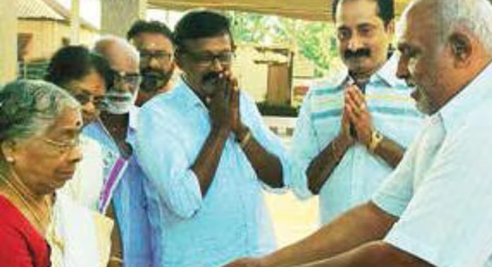 ആറന്മുള പാർഥസാരഥിക്ഷേത്രത്തിലെ ഉത്സവത്തിന്റെ കൂപ്പൺ വിതരണ ഉദ്ഘാടനം നടന്നു ആറന്മുള പാർഥസാരഥിക്ഷേത്രത്തിലെ ഉത്സവത്തിന്റെ കൂപ്പൺ വിതരണ ഉദ്ഘാടനം നടന്നു