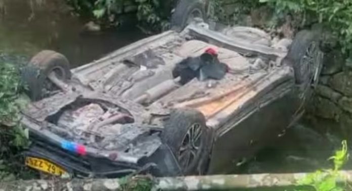 എരുമേലി മുക്കൂട്ടുതറയില് ശബരിമല തീര്ത്ഥാടകര് സഞ്ചരിച്ച വാഹനം നിയന്ത്രണം വിട്ട് തോട്ടിലേക്ക് മറിഞ്ഞു എരുമേലി മുക്കൂട്ടുതറയില് ശബരിമല തീര്ത്ഥാടകര് സഞ്ചരിച്ച വാഹനം നിയന്ത്രണം വിട്ട് തോട്ടിലേക്ക് മറിഞ്ഞു