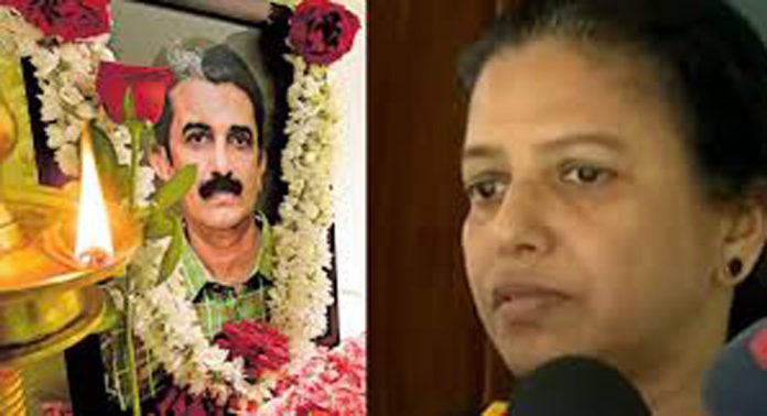എഡിഎം കെ.നവീൻ ബാബുവിന്റെ മരണം : ഭാര്യയുടെ ഹർജിയിൽ വിധി 28ന് എഡിഎം കെ.നവീൻ ബാബുവിന്റെ മരണം : ഭാര്യയുടെ ഹർജിയിൽ വിധി 28ന്
