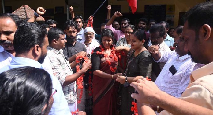 തദ്ദേശ ഉപതിരഞ്ഞെടുപ്പിൽ അരുവാപ്പുലം പഞ്ചായത്തിൽ എൽ ഡി എഫ് നും ഇളകൊള്ളൂർ ബ്ലോക്ക് ഡിവിഷനിൽ യു ഡി എഫ് നും വിജയം തദ്ദേശ ഉപതിരഞ്ഞെടുപ്പിൽ അരുവാപ്പുലം പഞ്ചായത്തിൽ എൽ ഡി എഫ് നും ഇളകൊള്ളൂർ ബ്ലോക്ക് ഡിവിഷനിൽ യു ഡി എഫ് നും വിജയം