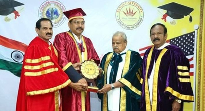 ബയോ ഡ്രോപ്പ്സ് മാനേജിങ് ഡയറക്ടർ കെ.പി. രാജീവിനെ ഡോക്ടറേറ്റ് നൽകി ആദരിച്ചു ബയോ ഡ്രോപ്പ്സ് മാനേജിങ് ഡയറക്ടർ കെ.പി. രാജീവിനെ ഡോക്ടറേറ്റ് നൽകി ആദരിച്ചു