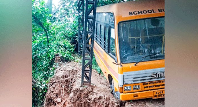 തൈക്കാവ് ഗവ. ഹയർ സെക്കൻഡറി സ്കൂൾ ബസ്കട്ടപ്പുറത്തായിട്ട് അഞ്ചു വർഷം തൈക്കാവ് ഗവ. ഹയർ സെക്കൻഡറി സ്കൂൾ ബസ്കട്ടപ്പുറത്തായിട്ട് അഞ്ചു വർഷം