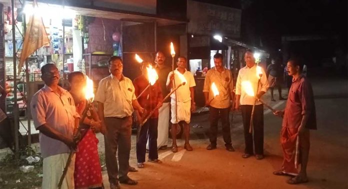 തെള്ളിയൂർക്കാവ് പടയണിക്ക് ചൂട്ടുവെച്ചു തെള്ളിയൂർക്കാവ് പടയണിക്ക് ചൂട്ടുവെച്ചു