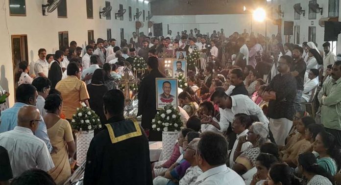 കണ്ണീരണിഞ്ഞ് മല്ലശേരി ; മുറിഞ്ഞകൽ വാഹനാപകടത്തിൽ മരണപെട്ടവരുടെ സംസ്കാരം നടന്നു കണ്ണീരണിഞ്ഞ് മല്ലശേരി ; മുറിഞ്ഞകൽ വാഹനാപകടത്തിൽ മരണപെട്ടവരുടെ സംസ്കാരം നടന്നു