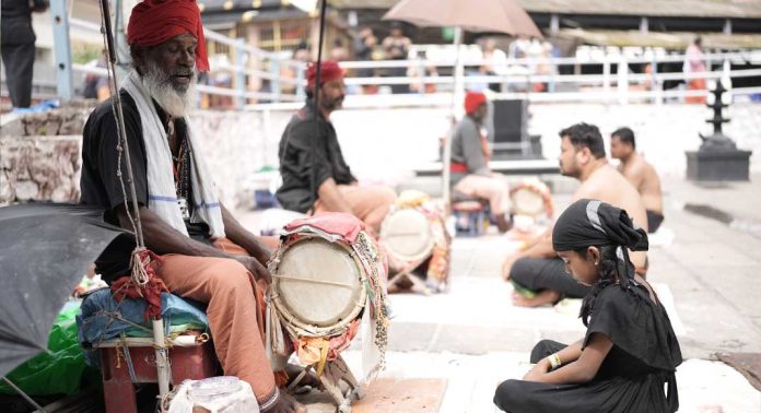 ‘പറകൊട്ടിപ്പാട്ടിലകലും ത്രികാലദോഷം’ ‘പറകൊട്ടിപ്പാട്ടിലകലും ത്രികാലദോഷം’