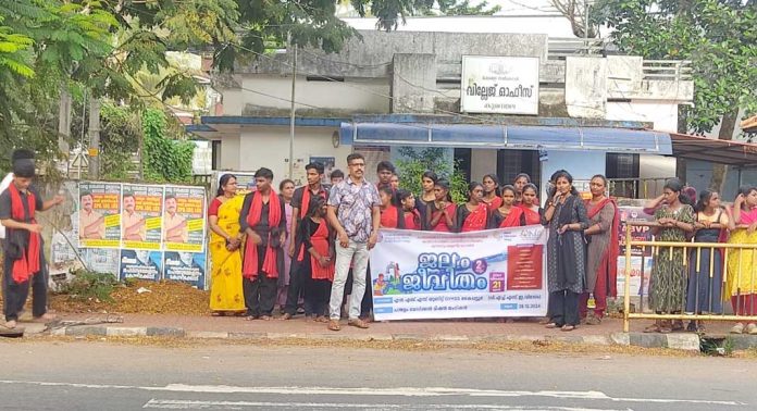 കൈപ്പട്ടൂർ ഗവൺമെന്റ് വൊക്കേഷൻ ഹയർസെക്കൻഡറി സ്കൂൾ വിഎച്ച്എസ്ഇ വിഭാഗം തെരുവ് നാടകം നടത്തി കൈപ്പട്ടൂർ ഗവൺമെന്റ് വൊക്കേഷൻ ഹയർസെക്കൻഡറി സ്കൂൾ വിഎച്ച്എസ്ഇ വിഭാഗം തെരുവ് നാടകം നടത്തി