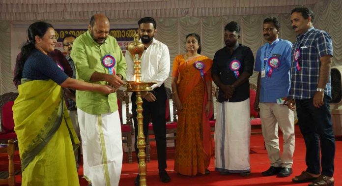 കോന്നിയിലെ അദാലത്ത് മന്ത്രി പി.രാജീവ് ഉദ്ഘാടനം ചെയ്തു കോന്നിയിലെ അദാലത്ത് മന്ത്രി പി.രാജീവ് ഉദ്ഘാടനം ചെയ്തു