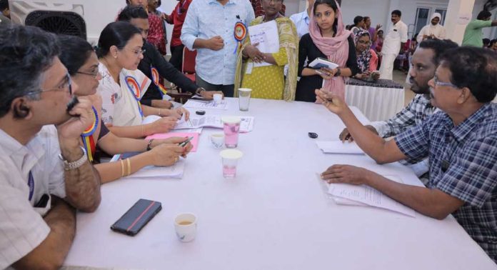 ജാതി സര്ട്ടിഫിക്കറ്റ് നല്കണമെന്ന് മന്ത്രി വീണാ ജോര്ജ് ജാതി സര്ട്ടിഫിക്കറ്റ് നല്കണമെന്ന് മന്ത്രി വീണാ ജോര്ജ്