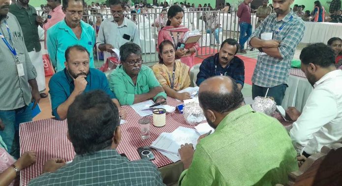കോന്നി ചെങ്കുളം പാറമടയുടെ അനധികൃത പ്രവർത്തനം നാട്ടുകാർക്ക് ബുദ്ധിമുട്ട് സൃഷ്ടിക്കുന്നു ; നടപടി സ്വീകരിക്കണം കോന്നി ചെങ്കുളം പാറമടയുടെ അനധികൃത പ്രവർത്തനം നാട്ടുകാർക്ക് ബുദ്ധിമുട്ട് സൃഷ്ടിക്കുന്നു ; നടപടി സ്വീകരിക്കണം