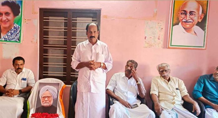 ഡോ. മൻമോഹൻസിംഗിന്റെ നിര്യാണത്തിൽ മലയാലപ്പുഴയിൽ കോൺഗ്രസ് അനുശോചന യോഗം നടത്തി ഡോ. മൻമോഹൻസിംഗിന്റെ നിര്യാണത്തിൽ മലയാലപ്പുഴയിൽ കോൺഗ്രസ് അനുശോചന യോഗം നടത്തി
