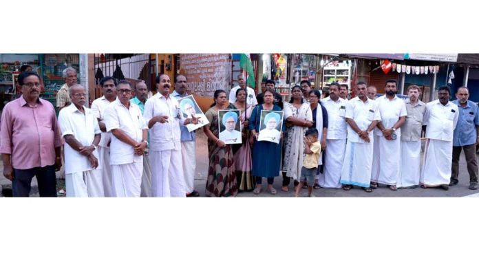 ഡോ. മൻമോഹൻ സിംഗിംന്റെ നിര്യാണം ; മൈലപ്രായിൽ മൗനജാഥയും അനുശോചന യോഗവും നടത്തി ഡോ. മൻമോഹൻ സിംഗിംന്റെ നിര്യാണം ; മൈലപ്രായിൽ മൗനജാഥയും അനുശോചന യോഗവും നടത്തി