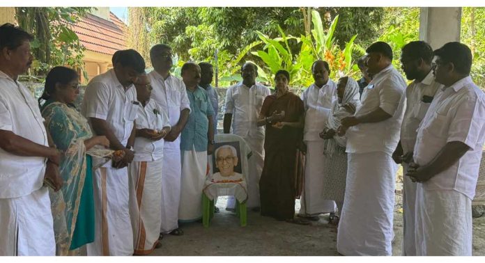കെ കരുണാകരൻ അനുസ്മരണം പത്തനംതിട്ട ടൗൺ കോൺഗ്രസ് മണ്ഡലംകമ്മറ്റിയുടെ നേതൃത്വത്തിൽ നടന്നു കെ കരുണാകരൻ അനുസ്മരണം പത്തനംതിട്ട ടൗൺ കോൺഗ്രസ് മണ്ഡലംകമ്മറ്റിയുടെ നേതൃത്വത്തിൽ നടന്നു