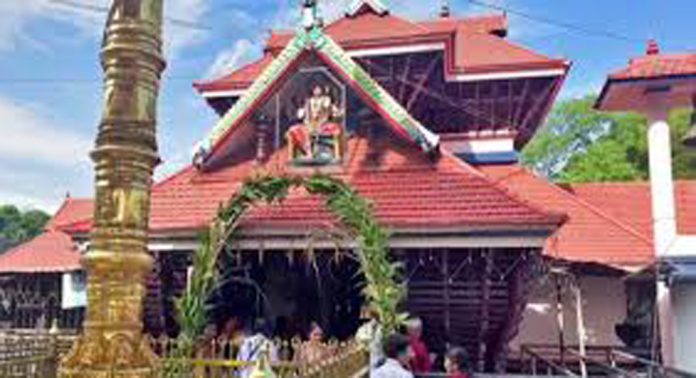 ചക്കുളത്തുകാവ് ശ്രീഭഗവതി ക്ഷേത്രത്തിൽ കാർത്തികസ്തംഭം ഇന്ന് ഉയരും ചക്കുളത്തുകാവ് ശ്രീഭഗവതി ക്ഷേത്രത്തിൽ കാർത്തികസ്തംഭം ഇന്ന് ഉയരും