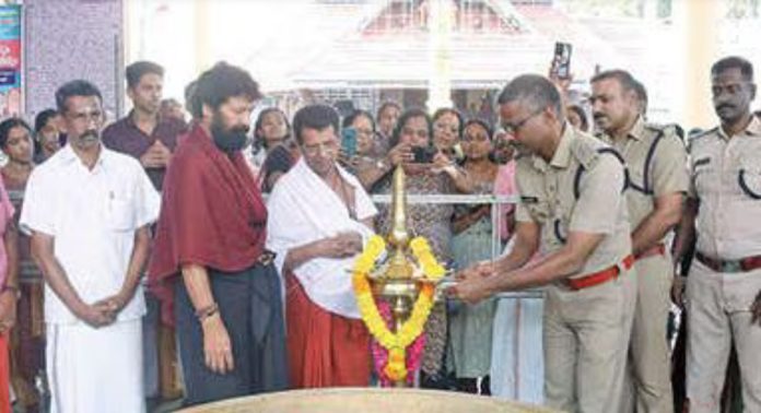 ചക്കുളത്തുകാവ് പൊങ്കാല ; പണ്ടാരപ്പൊങ്കാല വാർപ്പ് ക്ഷേത്ര ആനക്കൊട്ടിലിൽ വെച്ചു ചക്കുളത്തുകാവ് പൊങ്കാല ; പണ്ടാരപ്പൊങ്കാല വാർപ്പ് ക്ഷേത്ര ആനക്കൊട്ടിലിൽ വെച്ചു