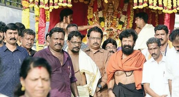 ചക്കുളത്തുകാവ് തിരുവാഭരണഘോഷയാത്രയ്ക്ക് വൻവരവേൽപ് ചക്കുളത്തുകാവ് തിരുവാഭരണഘോഷയാത്രയ്ക്ക് വൻവരവേൽപ്