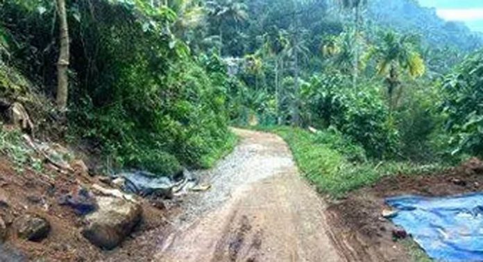 ചിറ്റാർ- നീലിപിലാവ് -കട്ടച്ചിറ -കുടപ്പന റോഡ് തകർന്നു തരിപ്പണമായി ചിറ്റാർ- നീലിപിലാവ് -കട്ടച്ചിറ -കുടപ്പന റോഡ് തകർന്നു തരിപ്പണമായി