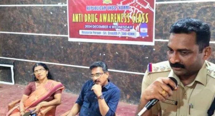 കോന്നി റിപ്പബ്ലിക്കൻ ഹയർ സെക്കൻഡറി സ്കൂളില് ലഹരിവിരുദ്ധ ബോധവത്കരണ ക്ലാസ് സംഘടിപ്പിച്ചു കോന്നി റിപ്പബ്ലിക്കൻ ഹയർ സെക്കൻഡറി സ്കൂളില് ലഹരിവിരുദ്ധ ബോധവത്കരണ ക്ലാസ് സംഘടിപ്പിച്ചു