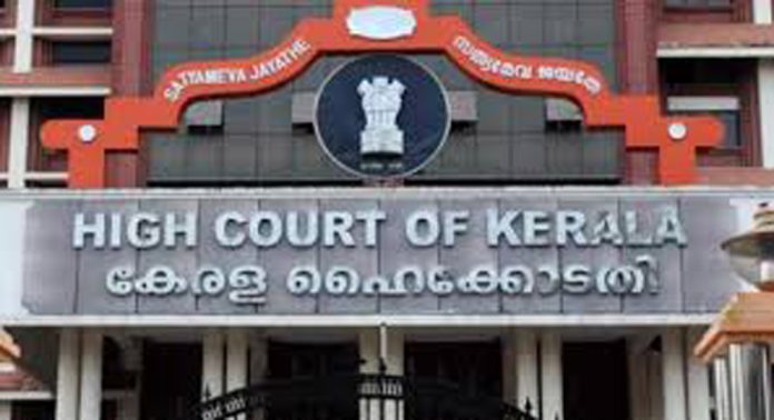 ശബരിമല ഇടത്താവളമായ ക്ഷേത്രത്തിൽ സംസ്ഥാന സര്ക്കാരിന് അഭിവാദ്യം അര്പ്പിച്ചുള്ള ഫ്ളക്സ് വെച്ചതിനെതിരെ രൂക്ഷവിമർശനവുമായി ഹൈക്കോടതി ശബരിമല ഇടത്താവളമായ ക്ഷേത്രത്തിൽ സംസ്ഥാന സര്ക്കാരിന് അഭിവാദ്യം അര്പ്പിച്ചുള്ള ഫ്ളക്സ് വെച്ചതിനെതിരെ രൂക്ഷവിമർശനവുമായി ഹൈക്കോടതി