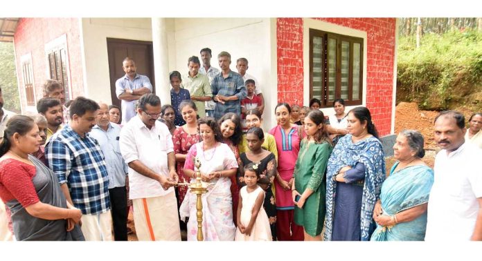 ഡോ. എം. എസ്. സുനിലിന്റെ 333 – മത് സ്നേഹഭവനം വിധവയായ ശോശാമ്മയുടെ ആറംഗ കുടുംബത്തിന് ഡോ. എം. എസ്. സുനിലിന്റെ 333 – മത് സ്നേഹഭവനം വിധവയായ ശോശാമ്മയുടെ ആറംഗ കുടുംബത്തിന്