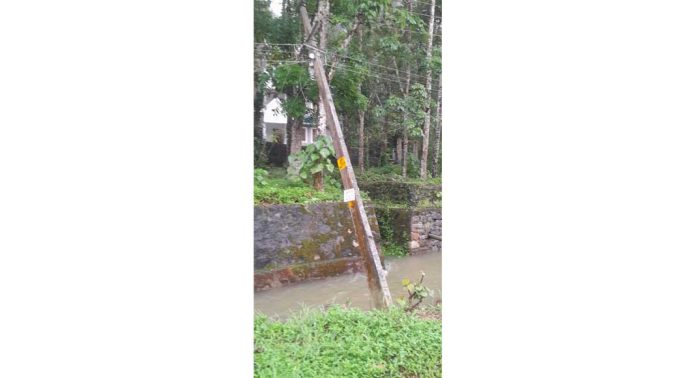 കനത്ത മഴ ; റാന്നിയിൽ നാശനഷ്ടം കനത്ത മഴ ; റാന്നിയിൽ നാശനഷ്ടം