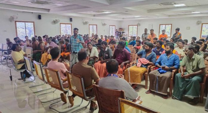 എ.ഡി.എമ്മുമായി നടത്തിയ ചർച്ചയിലൂടെ ഡോളി തൊഴിലാളി സമരം പിൻവലിച്ചു എ.ഡി.എമ്മുമായി നടത്തിയ ചർച്ചയിലൂടെ ഡോളി തൊഴിലാളി സമരം പിൻവലിച്ചു