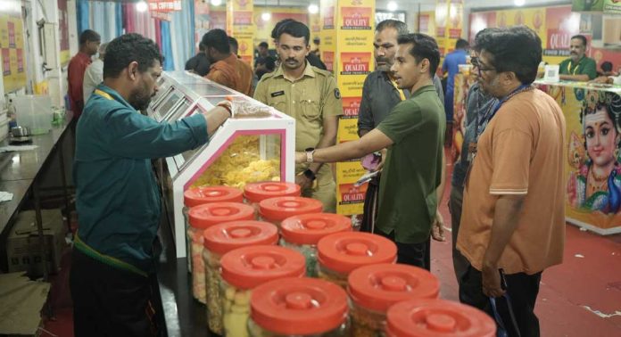 സന്നിധാനത്തിലെ ഹോട്ടലുകളിലെയും കടകളിലെയും ശുചിത്വം ഉറപ്പാക്കുക ; ജില്ലാ മജിസ്ട്രേറ്റ് ഡോ. അരുൺ എസ്. നായർ സന്നിധാനത്തിലെ ഹോട്ടലുകളിലെയും കടകളിലെയും ശുചിത്വം ഉറപ്പാക്കുക ; ജില്ലാ മജിസ്ട്രേറ്റ് ഡോ. അരുൺ എസ്. നായർ
