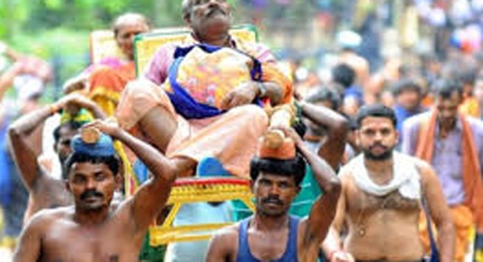 ശബരിമലയിൽ ദർശനത്തിനെത്തുന്ന ശാരീരിക അവശതകൾ അനുഭവിക്കുന്നവർക്ക് ഡോളി സർവ്വിസ് സംവിധാനം വേണമെന്ന് ഹൈക്കോടതി ശബരിമലയിൽ ദർശനത്തിനെത്തുന്ന ശാരീരിക അവശതകൾ അനുഭവിക്കുന്നവർക്ക് ഡോളി സർവ്വിസ് സംവിധാനം വേണമെന്ന് ഹൈക്കോടതി