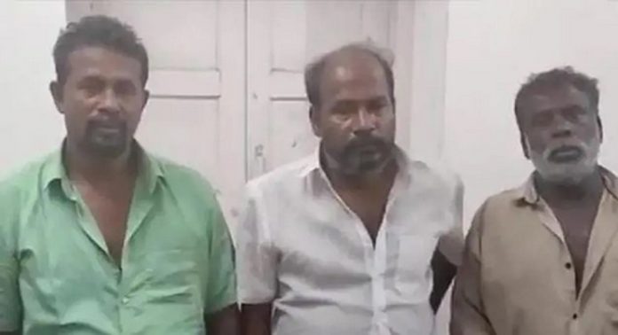 എരുമേലിയില് അയ്യപ്പഭക്തന്റെ ഷോള്ഡര് ബാഗ് കീറി പണം മോഷ്ടിച്ച മൂന്നുപേര് അറസ്റ്റില് എരുമേലിയില് അയ്യപ്പഭക്തന്റെ ഷോള്ഡര് ബാഗ് കീറി പണം മോഷ്ടിച്ച മൂന്നുപേര് അറസ്റ്റില്