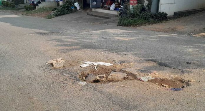 നാട്ടുകാരെ വീഴ്ത്താൻ പയ്യനാമണ്ണിൽ വാട്ടർ അതോറിറ്റി വക കുഴി നാട്ടുകാരെ വീഴ്ത്താൻ പയ്യനാമണ്ണിൽ വാട്ടർ അതോറിറ്റി വക കുഴി