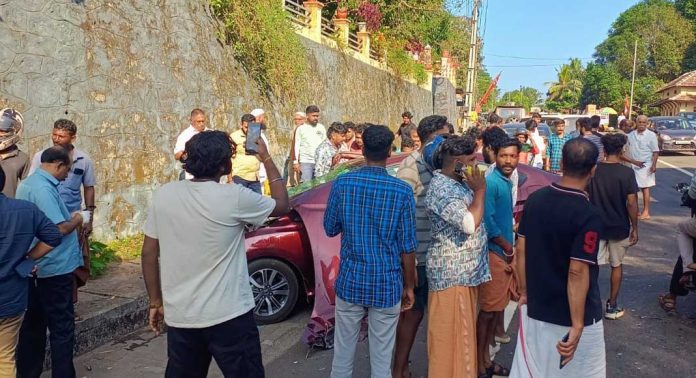 മുറിഞ്ഞകല്ലിലും പുളിമുക്കിലും വാഹനാപകടം ; നാല് പേർക്ക് പരിക്ക് മുറിഞ്ഞകല്ലിലും പുളിമുക്കിലും വാഹനാപകടം ; നാല് പേർക്ക് പരിക്ക്