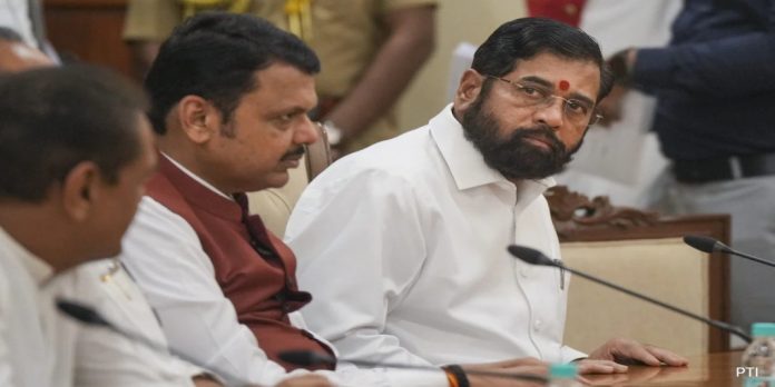മഹാരാഷ്ട്ര ഉപമുഖ്യമന്ത്രിയായി ഏക്നാഥ് ഷിൻഡെ ; ഫഡ്നാവിസിനൊപ്പം സത്യപ്രതിജ്ഞ മഹാരാഷ്ട്ര ഉപമുഖ്യമന്ത്രിയായി ഏക്നാഥ് ഷിൻഡെ ; ഫഡ്നാവിസിനൊപ്പം സത്യപ്രതിജ്ഞ