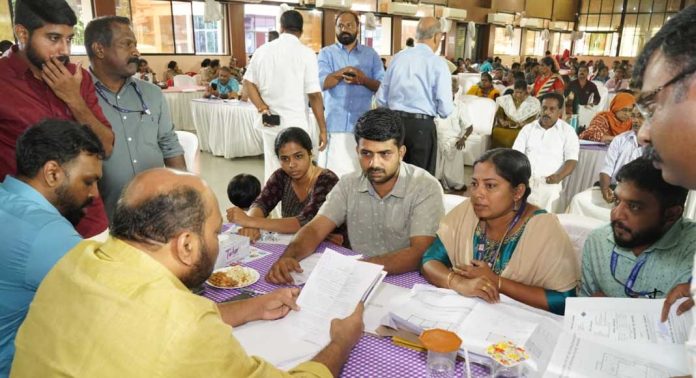 ‘ഇരട്ടത്താപ്പിന്’ അതിവേഗപരിഹാരവുമായി മന്ത്രി പി. രാജീവ് ‘ഇരട്ടത്താപ്പിന്’ അതിവേഗപരിഹാരവുമായി മന്ത്രി പി. രാജീവ്