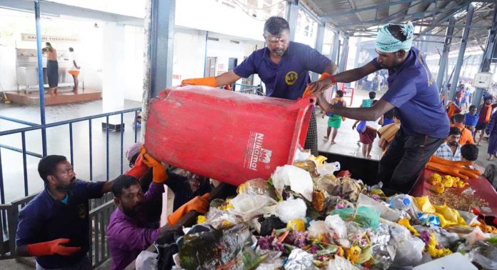ആദ്യ 20 ദിനങ്ങളിൽ നീക്കം ചെയ്തത് 1640 ലോഡ് മാലിന്യം ; മാലിന്യ നിർമ്മാർജ്ജനത്തിൽ മാതൃകയായി ശബരിമല ആദ്യ 20 ദിനങ്ങളിൽ നീക്കം ചെയ്തത് 1640 ലോഡ് മാലിന്യം ; മാലിന്യ നിർമ്മാർജ്ജനത്തിൽ മാതൃകയായി ശബരിമല